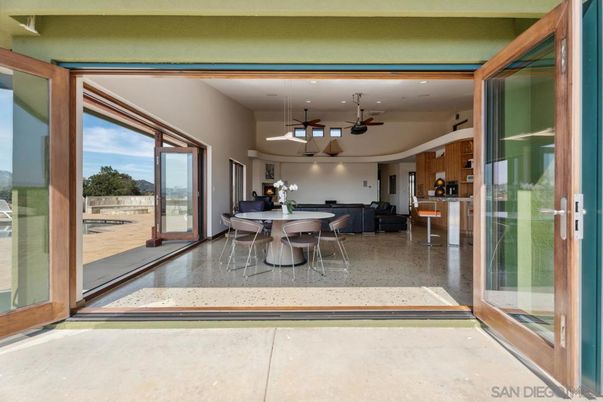Dining room, Interior
