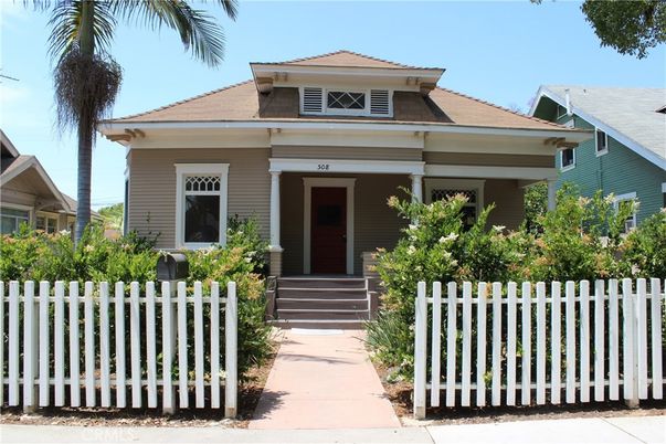 Exterior, Facade, American Foursquare