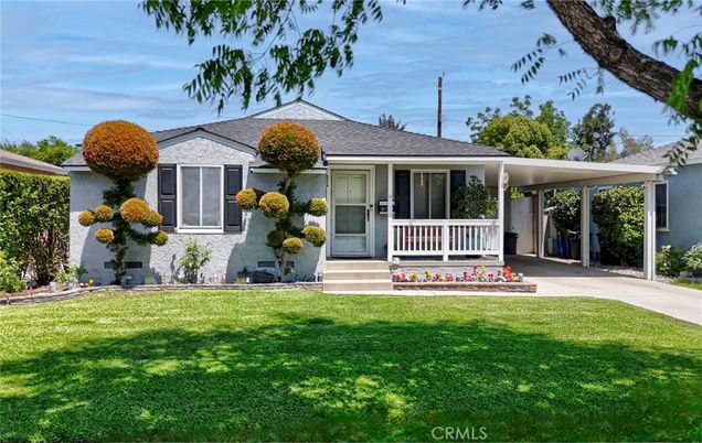 Backyard, Exterior, Facade, Ranch