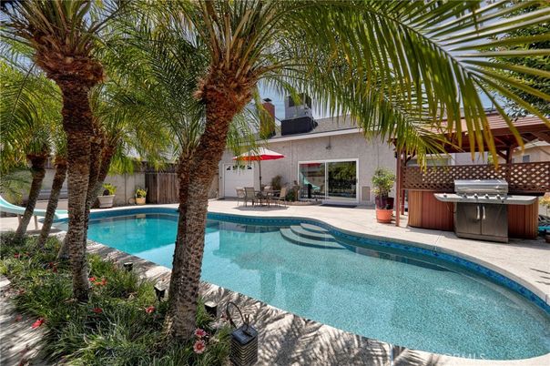 Exterior, Hot Tub, Pool