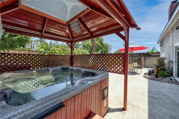 Exterior, Hot Tub