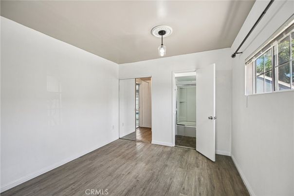 Empty room, Interior, Pendant Lights, Wood Texture Flooring