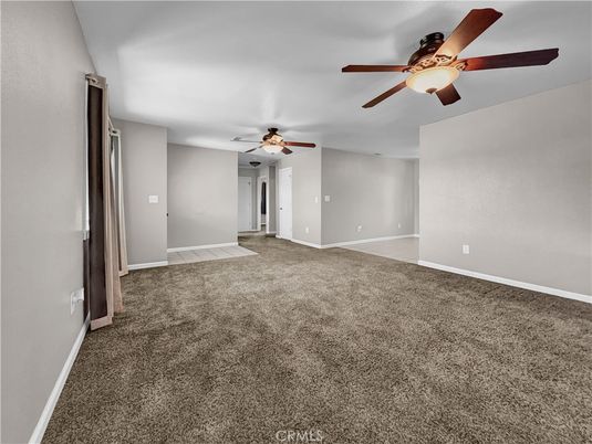 Empty room, Interior
