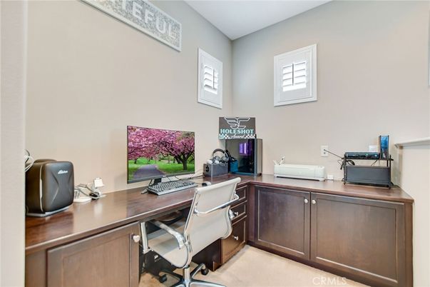 Home Office, Interior