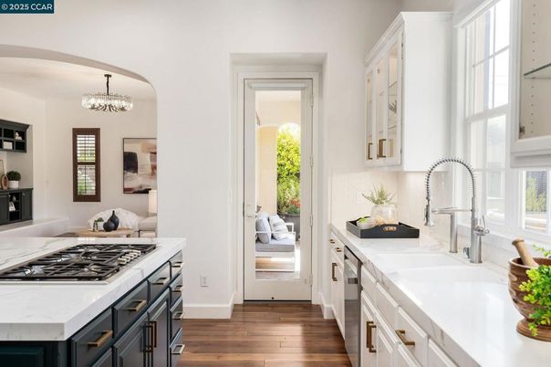 Chandelier, Interior, Kitchen, Wood Texture Flooring