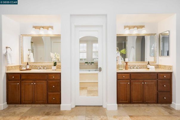 Bathroom, Dual Sink Vanities, Interior