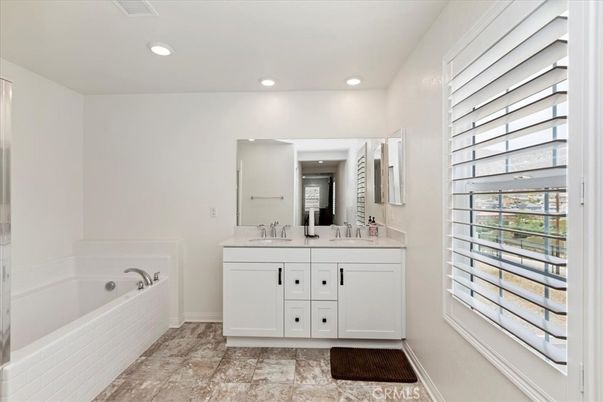 Bathroom, Dual Sink Vanities, Interior, Recessed Lighting