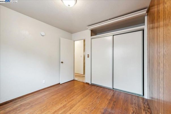 Elevator, Empty room, Interior, Wood Texture Flooring