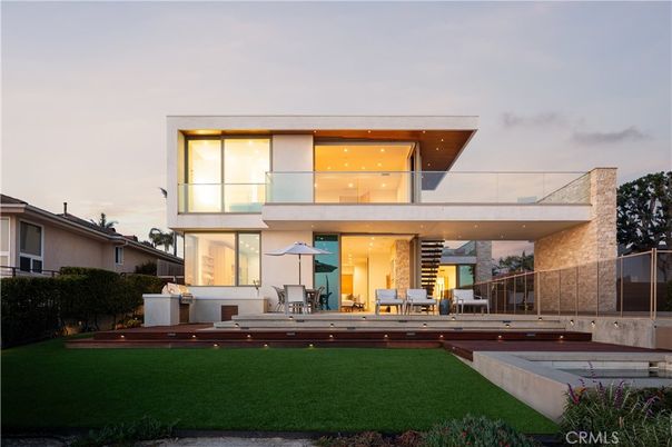 Backyard, Exterior, Facade, Modern