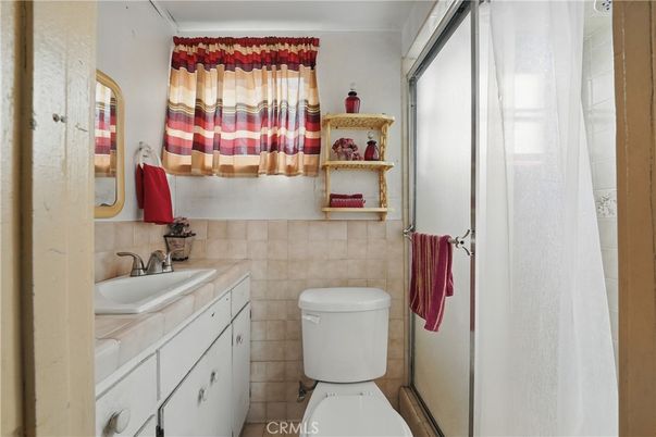 Bathroom, Interior, Tile Countertops