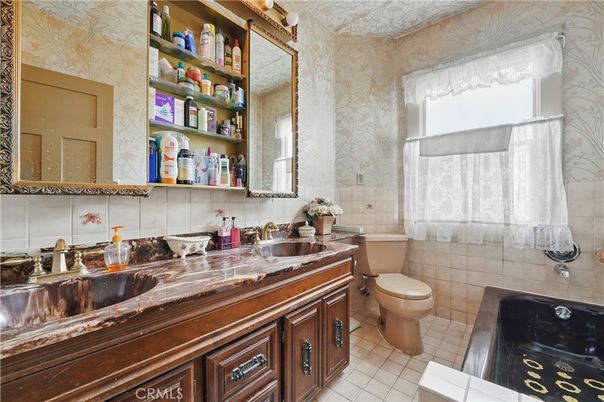 Bathroom, Dual Sink Vanities, Interior