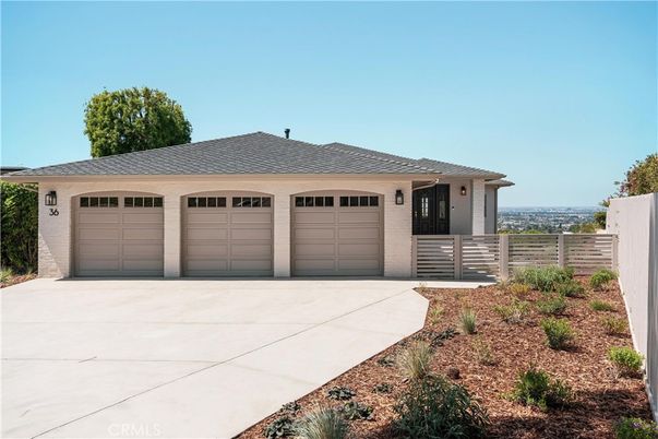 Attached, Exterior, Facade, Ranch