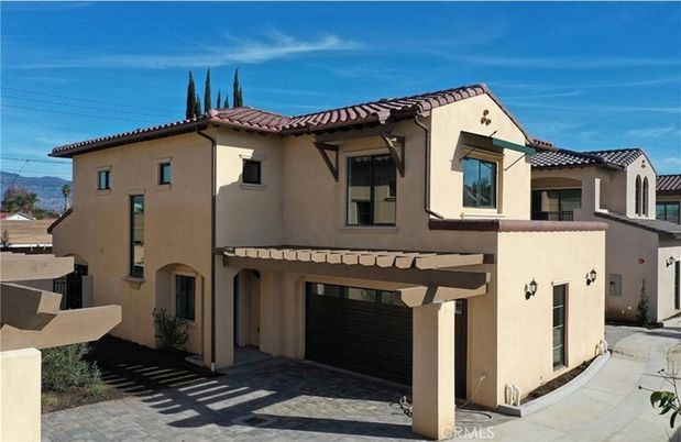 Attached, Exterior, Facade, Mediterranean