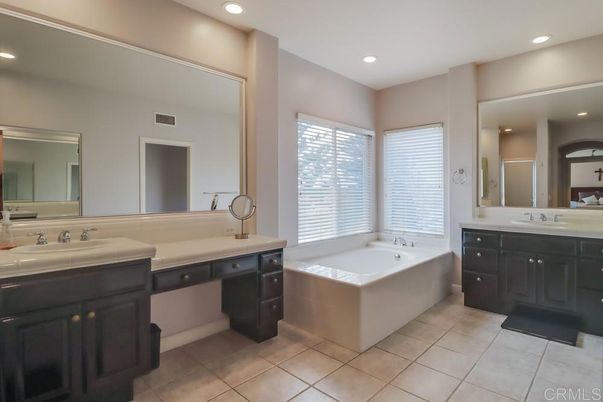 Bathroom, Dual Sink Vanities, Interior, Recessed Lighting