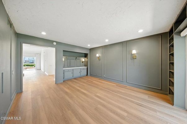 Empty room, Interior, Recessed Lighting, Wood Texture Flooring