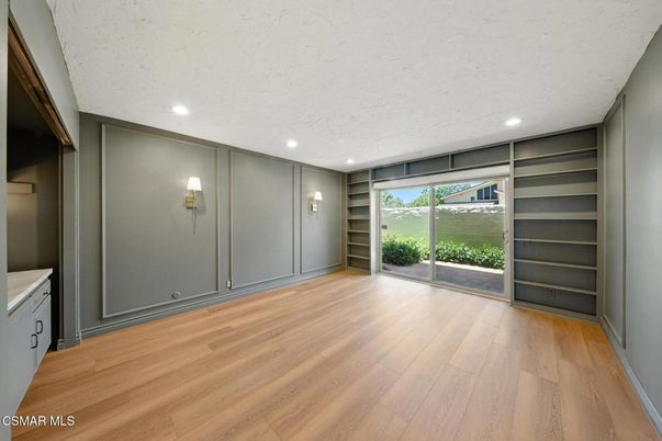 Empty room, Interior, Recessed Lighting, Wood Texture Flooring