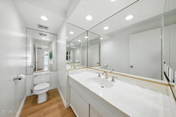 Bathroom, Interior, Recessed Lighting, Wood Texture Flooring