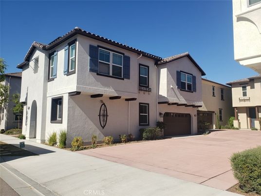 Attached, Exterior, Facade, Mediterranean