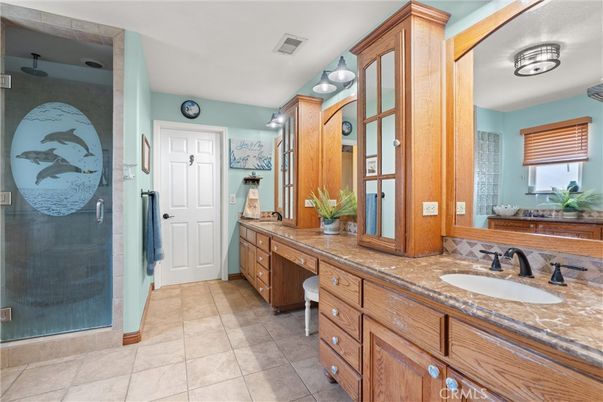 Bathroom, Dual Sink Vanities, Interior