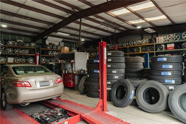 Garage, Interior