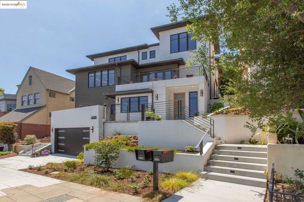 Attached, Exterior, Facade, Modern