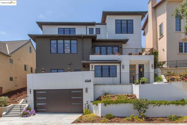 Attached, Exterior, Facade, Modern