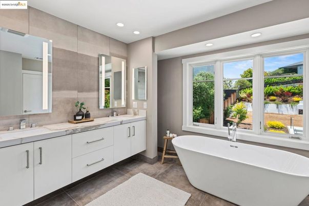 Bathroom, Dual Sink Vanities, Free Standing Baths, Interior, Recessed Lighting
