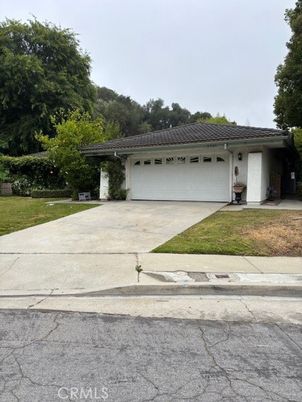 Attached, Exterior, Facade, Ranch
