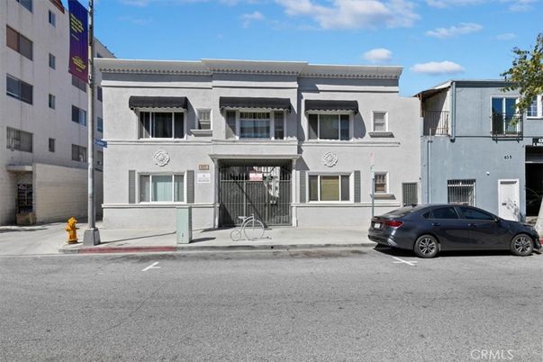 Exterior, Facade, Rowhouse