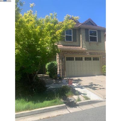 Attached, Exterior, Facade, American Craftsman
