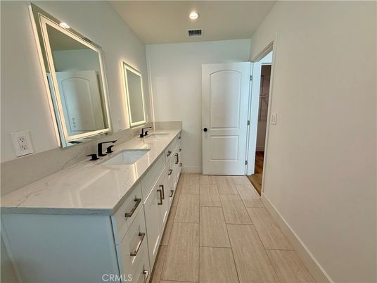 Bathroom, Dual Sink Vanities, Interior, Recessed Lighting