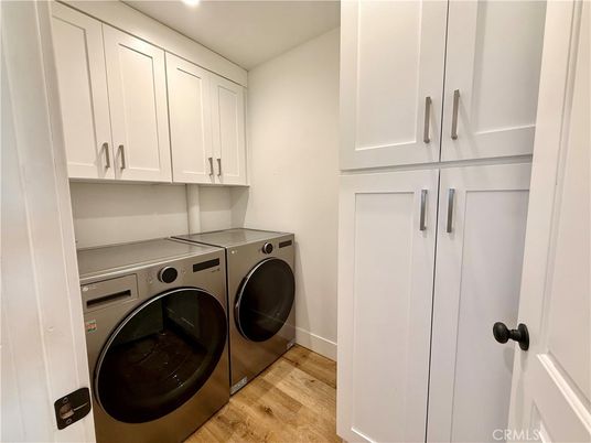Interior, Washer, Wood Texture Flooring