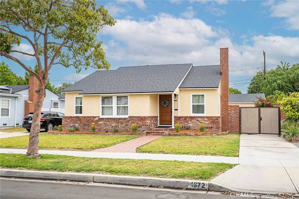 Exterior, Facade, Brick Facade, Cape Cod
