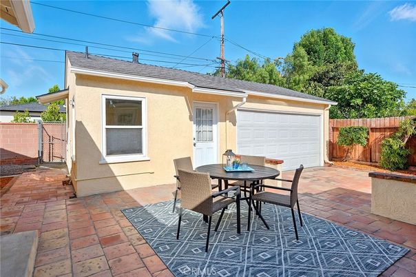 Detached Garage, Exterior