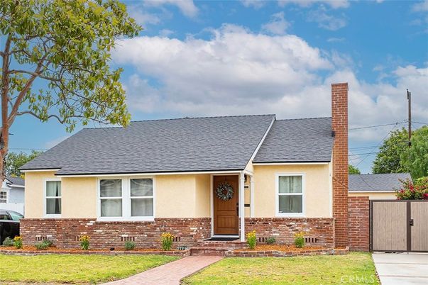 Exterior, Facade, Brick Facade, Cape Cod
