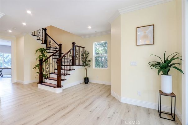Interior, Recessed Lighting, Wood Texture Flooring