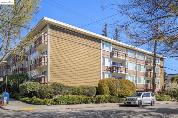 Exterior, Facade, Condo Building