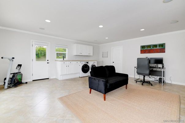Fitness Equipment, Home Office, Interior, Recessed Lighting, Washer