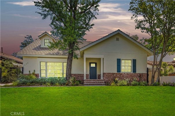 Exterior, Facade, Ranch