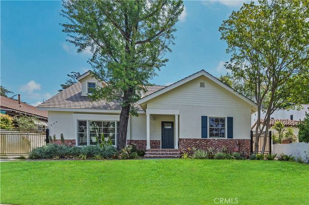 Backyard, Exterior, Facade, Ranch