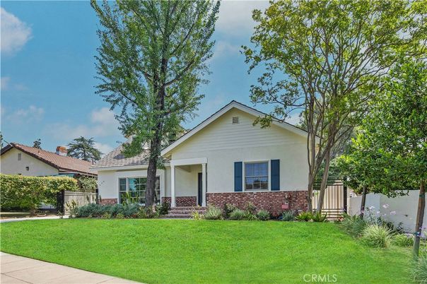 Backyard, Exterior, Facade, Ranch