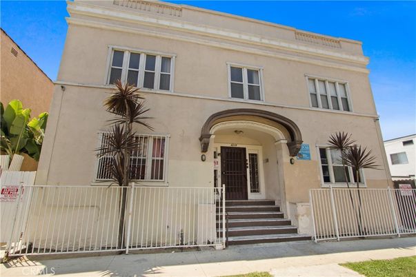 Exterior, Facade, Rowhouse
