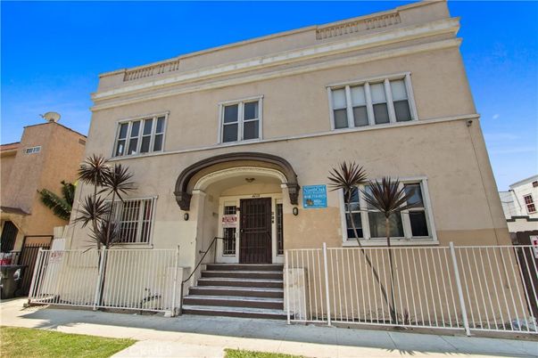 Exterior, Facade, Rowhouse