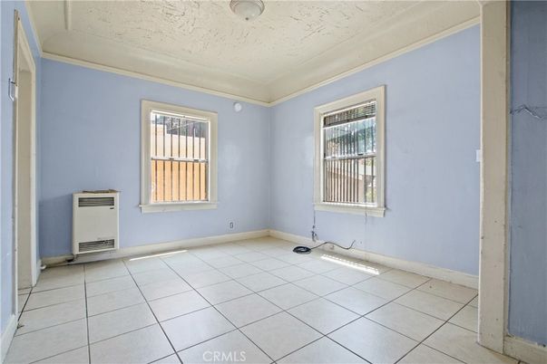 Empty room, Interior