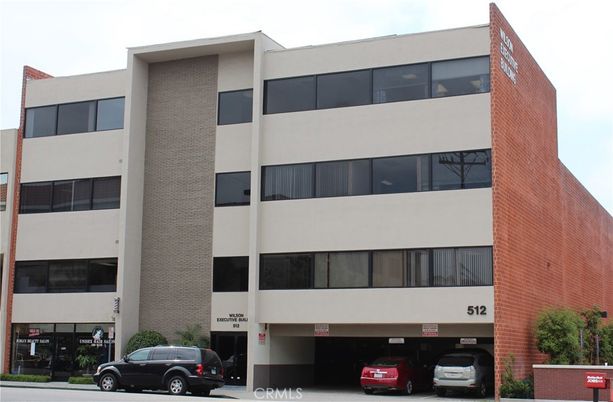 Exterior, Facade, Modern