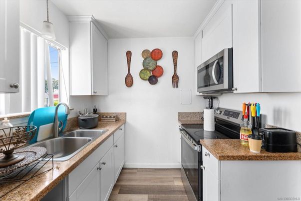 Interior, Kitchen, Pendant Lights, Wood Texture Flooring