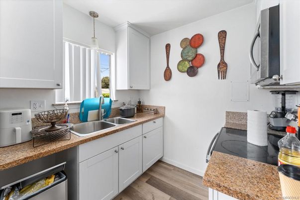 Interior, Kitchen, Pendant Lights, Wood Texture Flooring