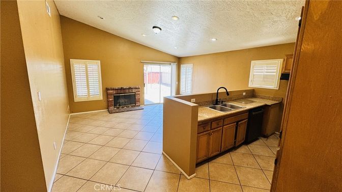 Fireplace, Interior, Kitchen, Recessed Lighting