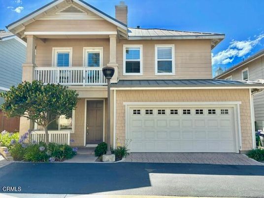 Attached, Exterior, Facade, American Craftsman