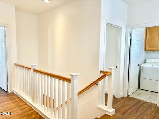 Interior, Recessed Lighting, Washer, Wood Texture Flooring
